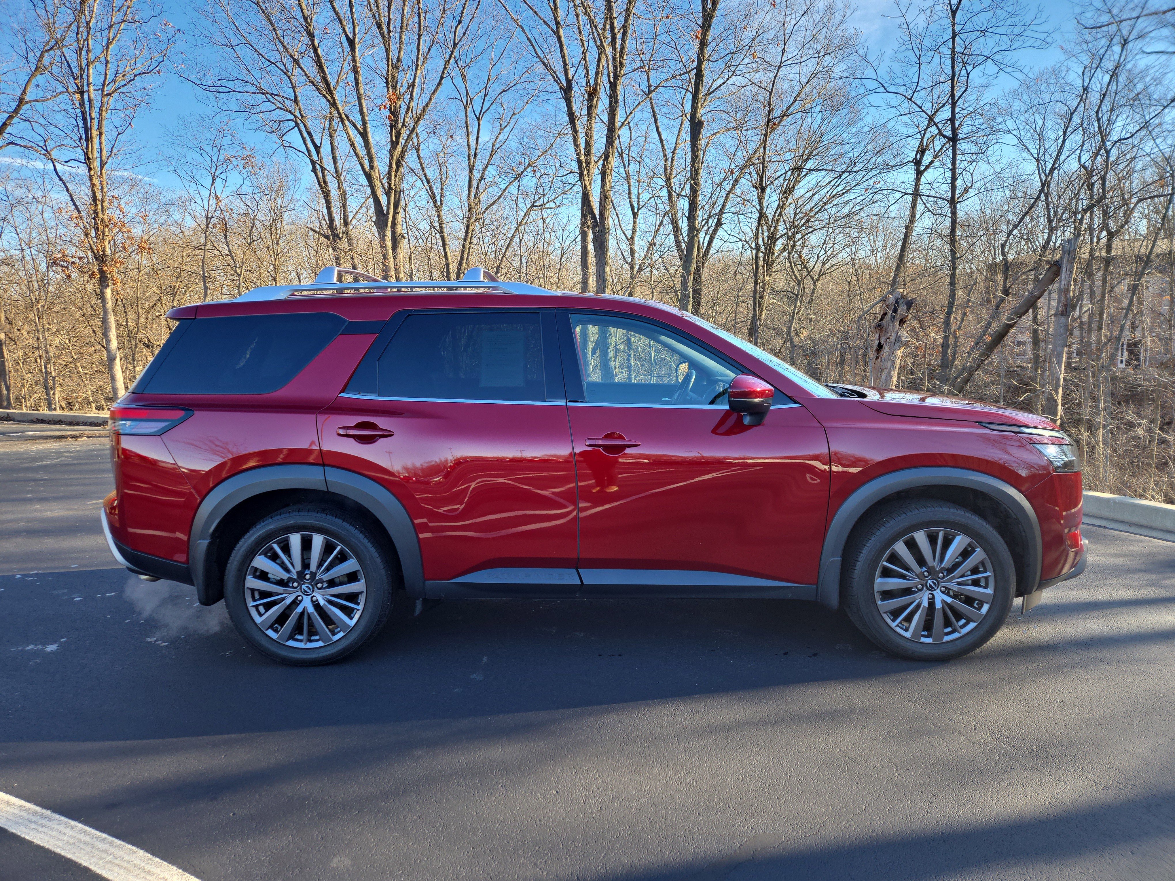 Used 2023 Nissan Pathfinder SL w/ SL Premium Package image 2