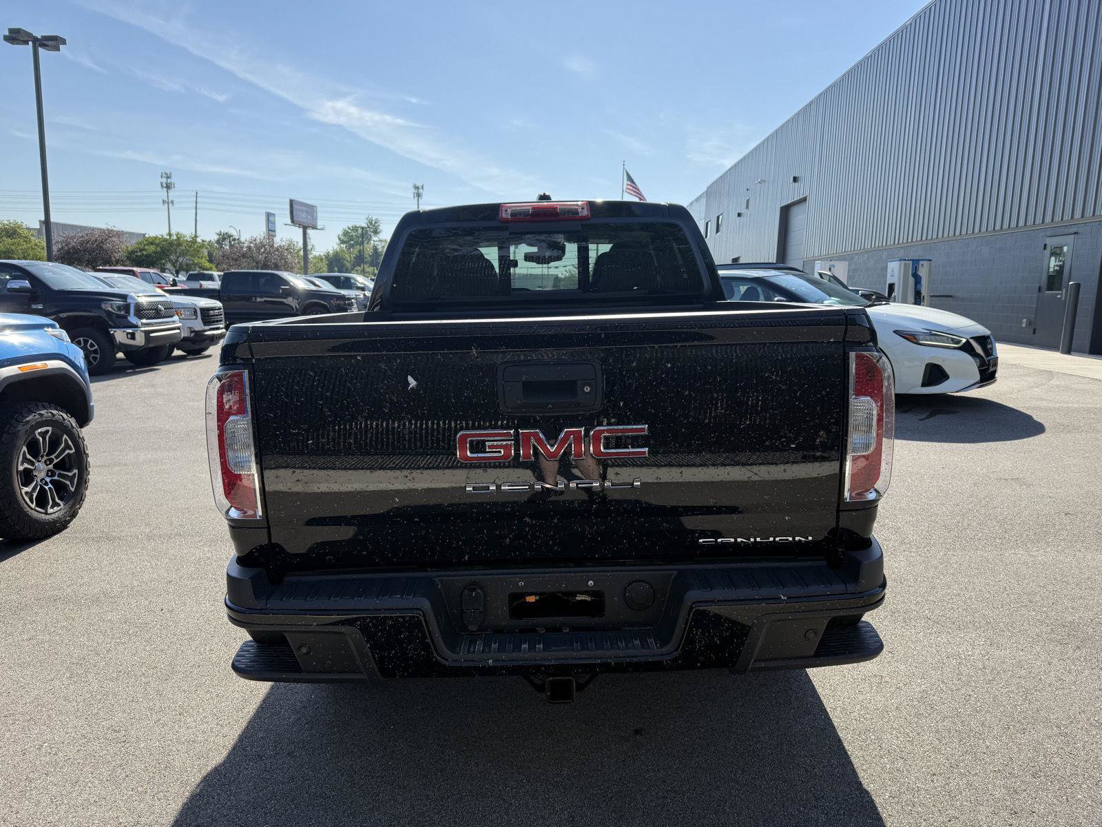 Used 2022 GMC Canyon Denali w/ Denali Black Edition Package AWD/4WD image 4