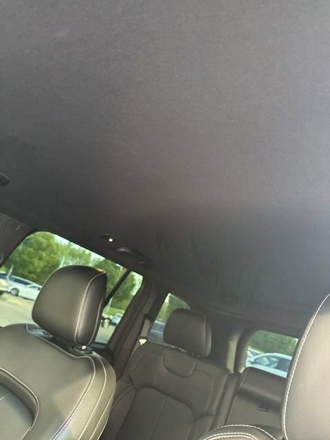 Used 2025 Jeep Grand Cherokee Limited w/ Black Appearance Package image 18