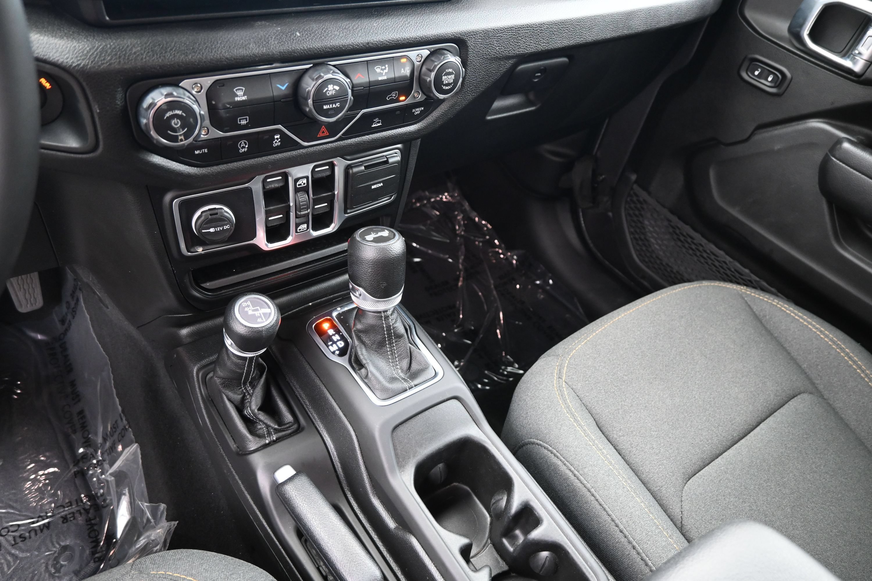 Used 2025 Jeep Wrangler Unlimited Sport AWD/4WD image 16