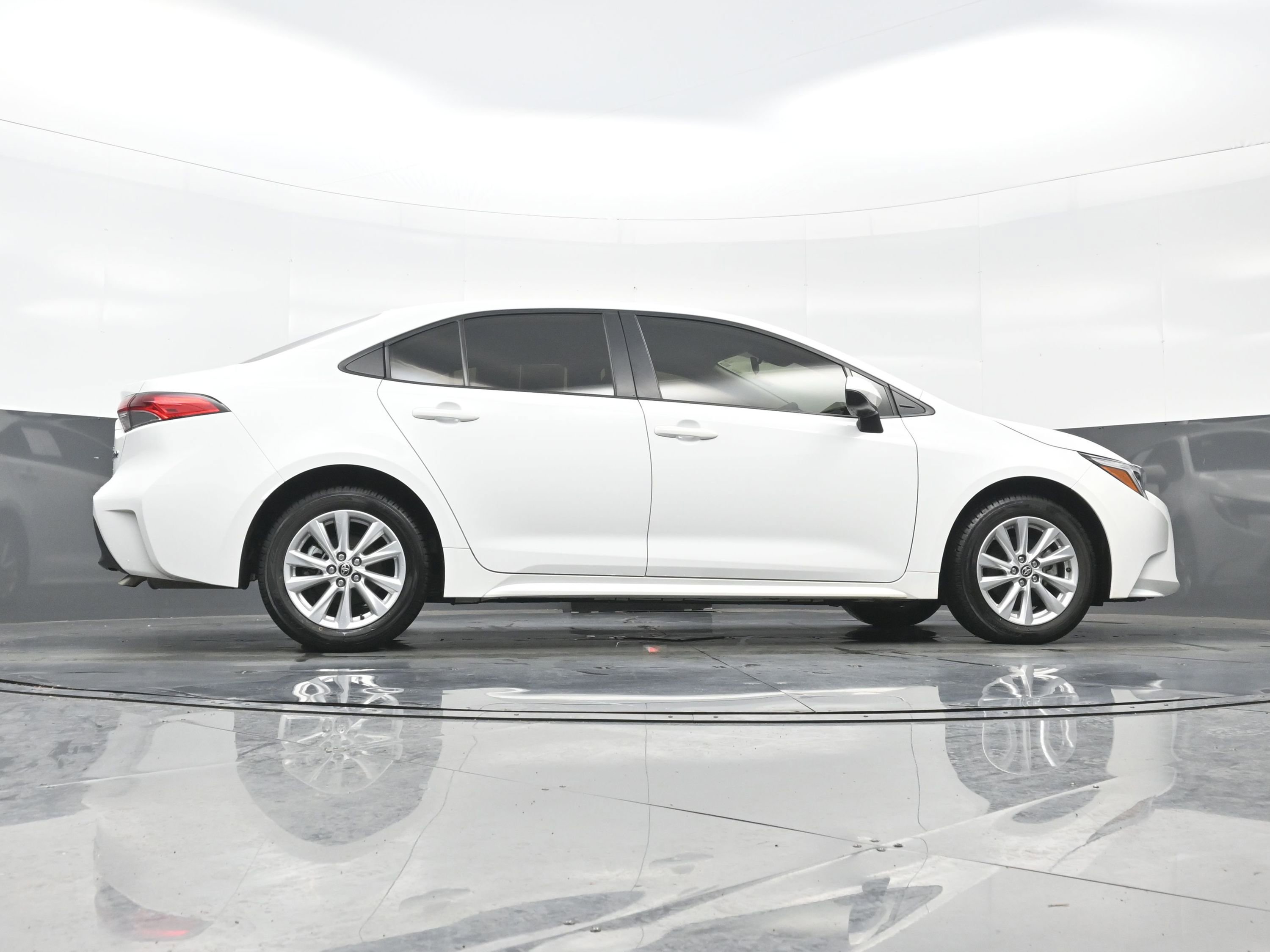 Used 2023 Toyota Corolla LE w/ LE Convenience Package image 16