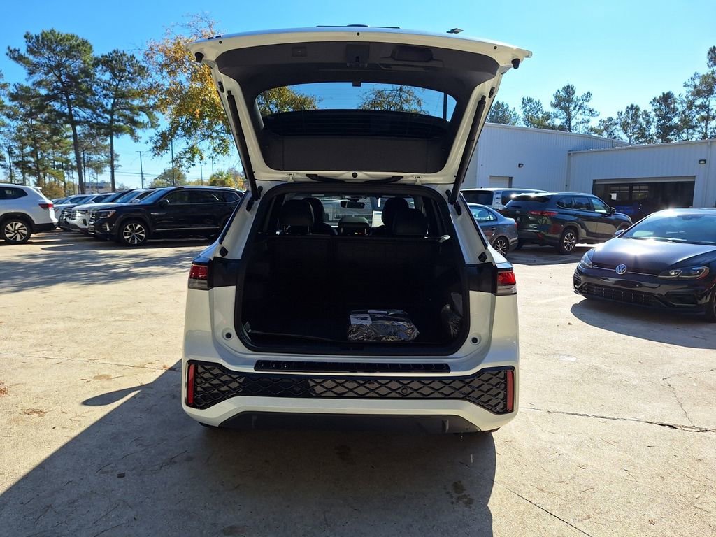 New 2026 Volkswagen Tiguan SE R-Line image 26