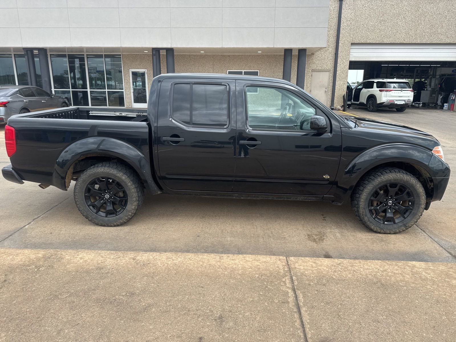 Used 2019 Nissan Frontier SV w/ Value Truck Package AWD/4WD image 6