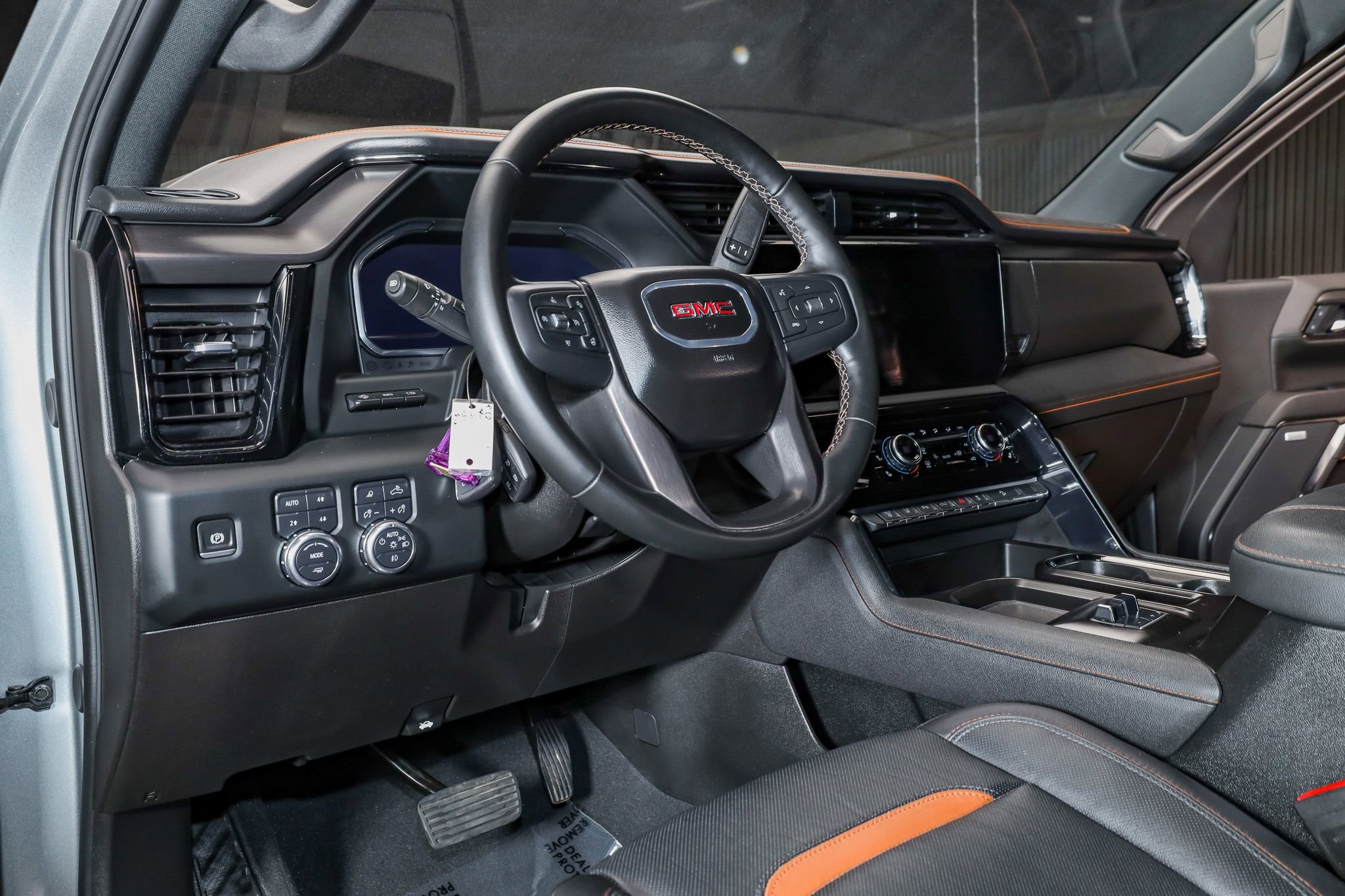 Used 2025 GMC Sierra 3500 AT4 w/ AT4 Premium Plus Package image 18