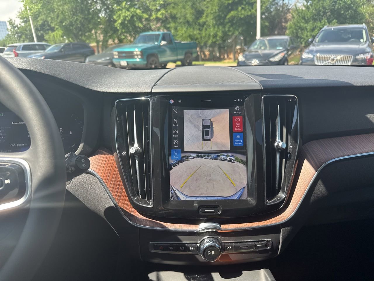 Certified 2024 Volvo XC60 B5 Plus w/ Protection Package Premier AWD/4WD image 25