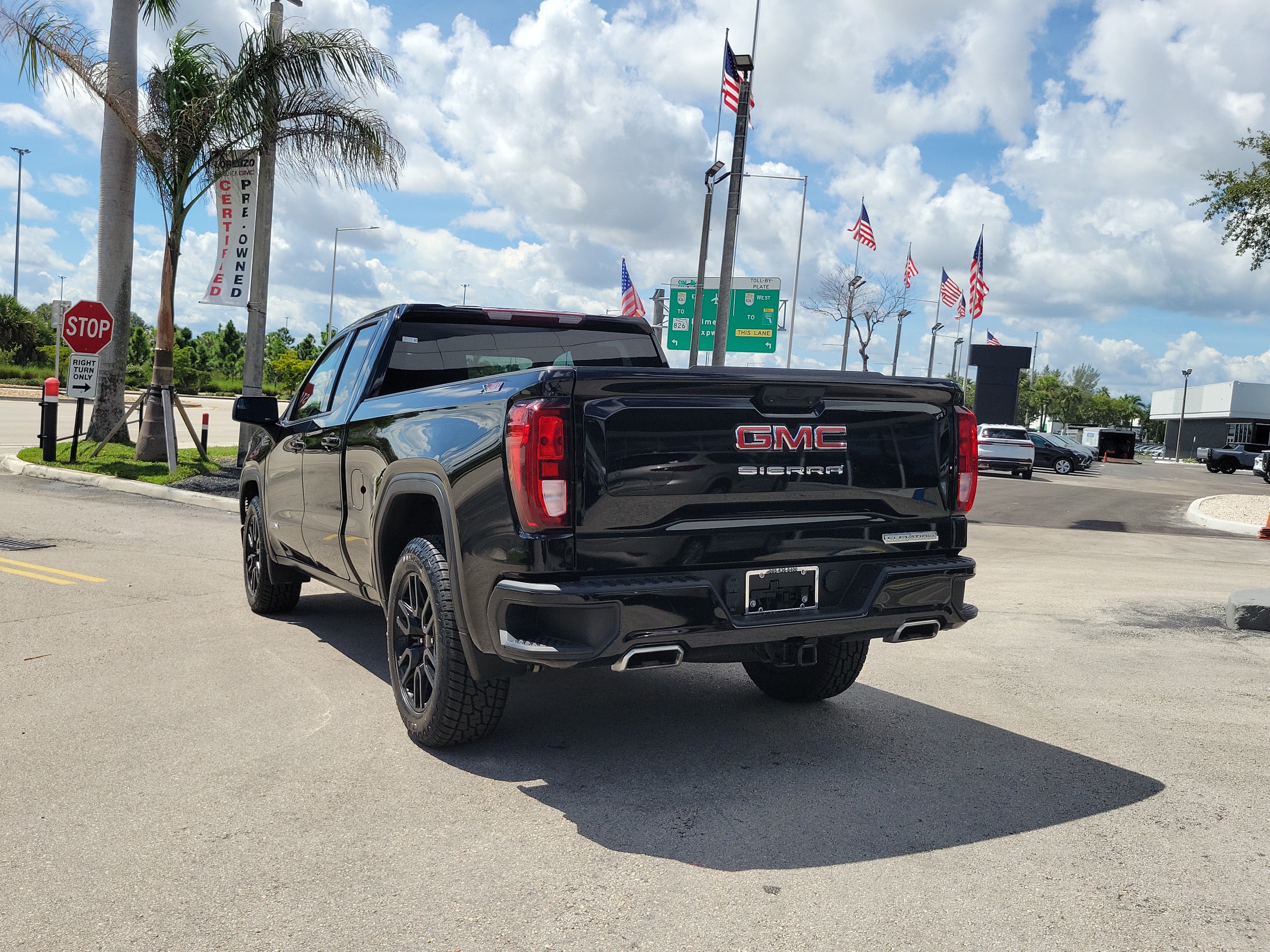 Used 2023 GMC Sierra 1500 Elevation AWD/4WD image 7