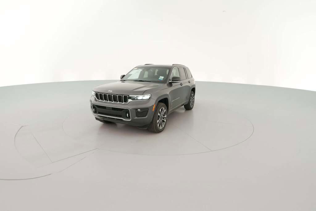 New 2025 Jeep Grand Cherokee Overland image 3