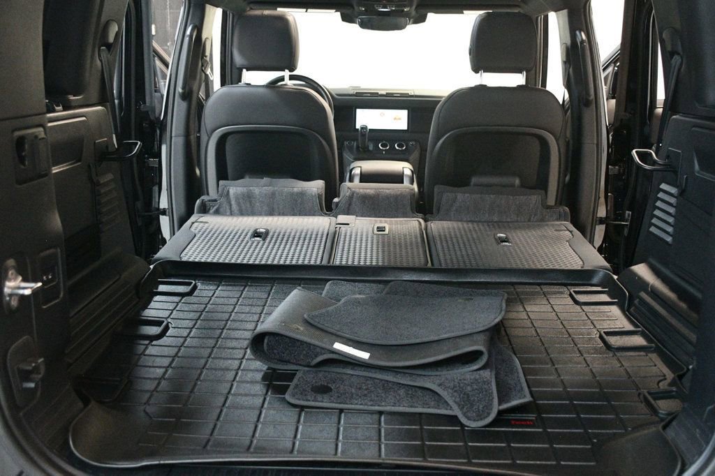 Used 2023 Land Rover Defender 110 X-Dynamic SE image 70