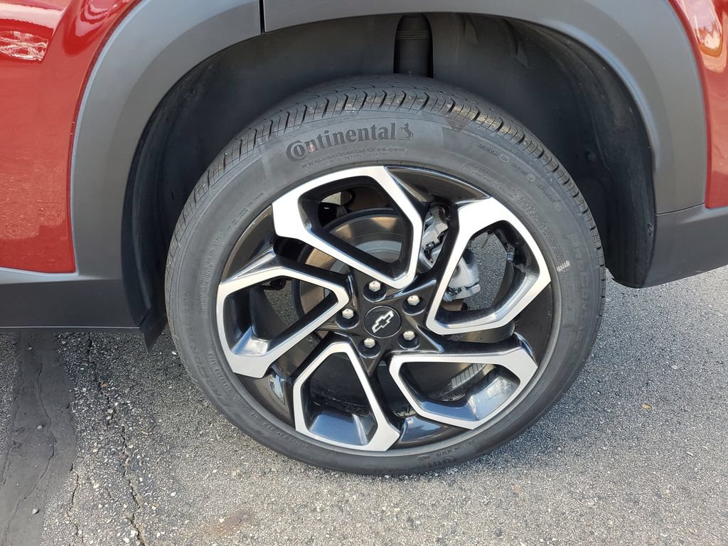 Used 2024 Chevrolet Trax RS w/ Sunroof Package FWD image 33