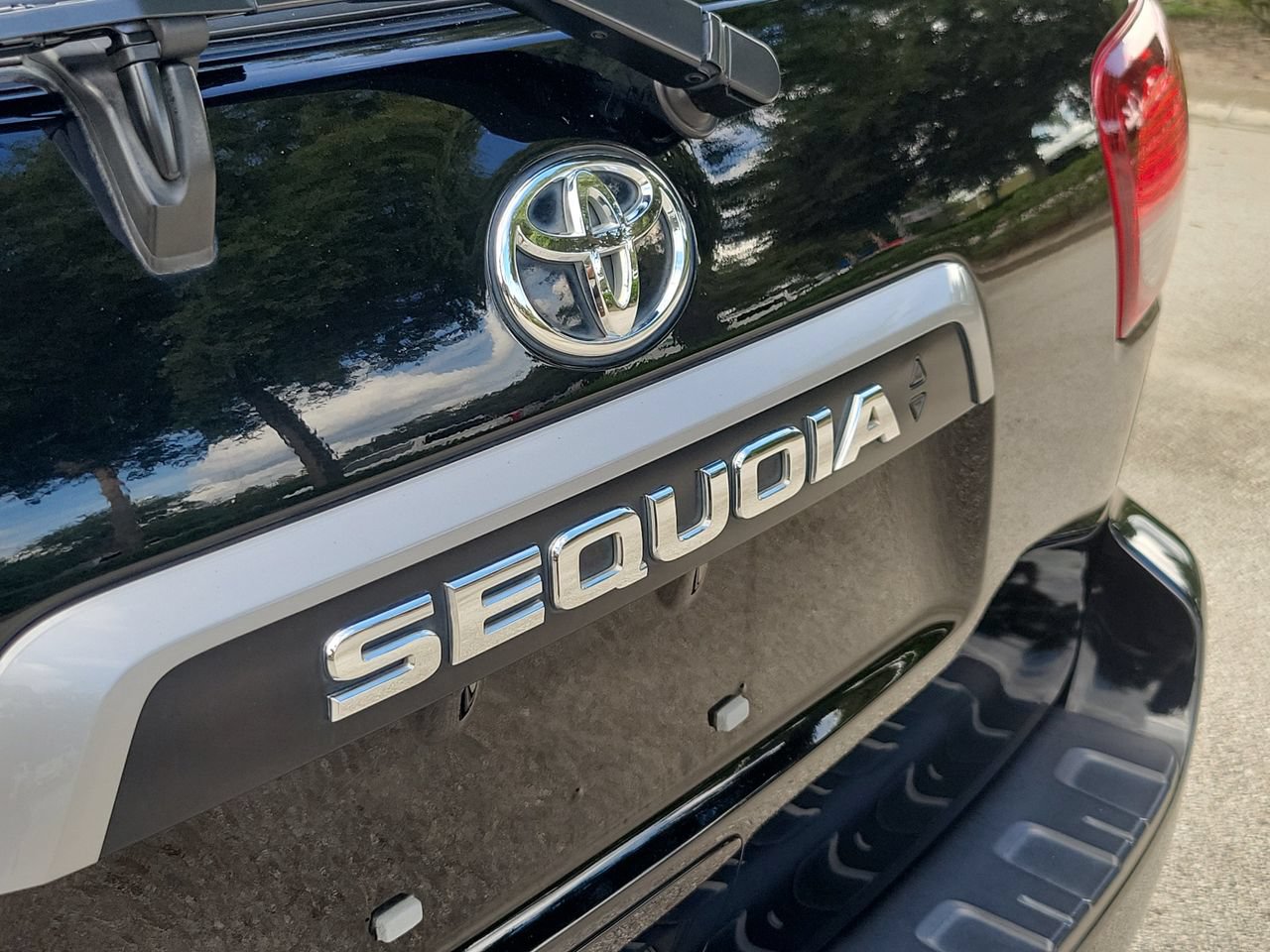 Used 2021 Toyota Sequoia Platinum AWD/4WD image 6