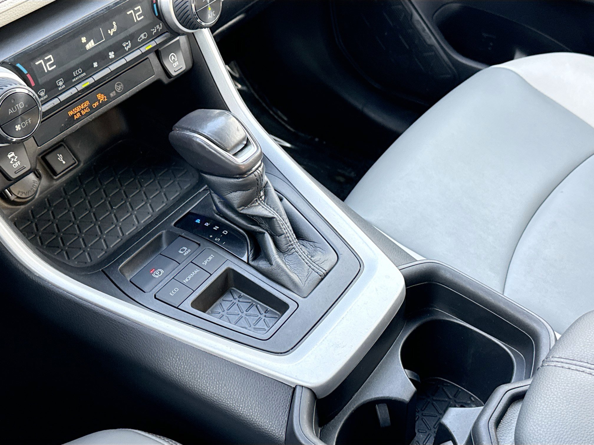 Used 2021 Toyota RAV4 XLE Premium image 29