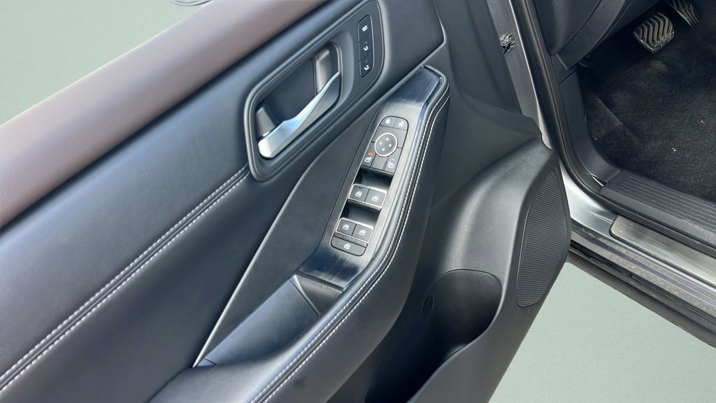 Used 2023 Nissan Rogue SL w/ SL Premium Package image 26