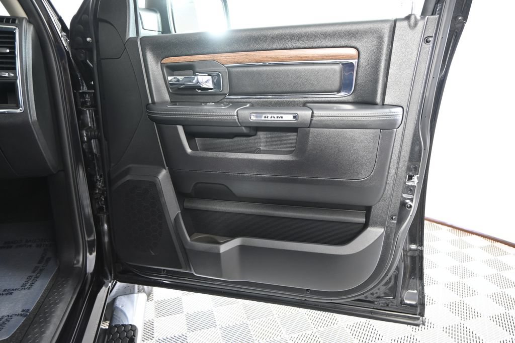 Used 2016 RAM 1500 Laramie w/ Convenience Group AWD/4WD image 13