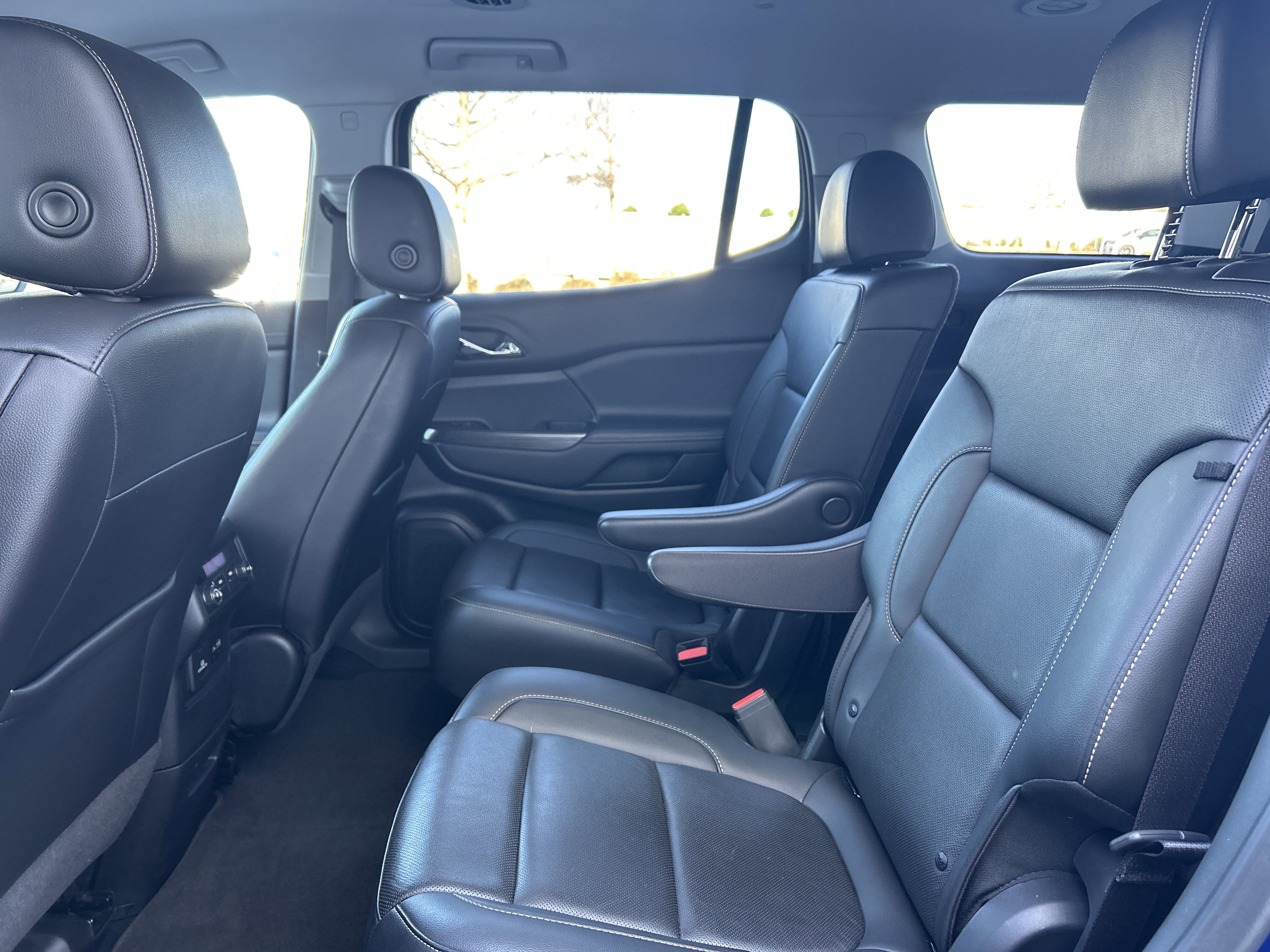 Used 2023 GMC Acadia SLT image 21