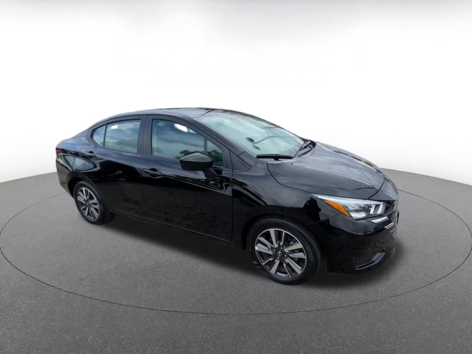 Used 2025 Nissan Versa SV video 2