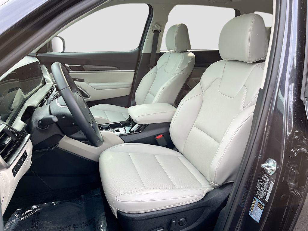 Used 2025 Kia Telluride S AWD/4WD image 16