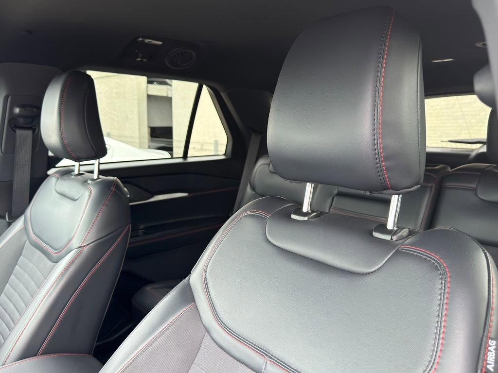 Used 2025 Ford Explorer ST-Line w/ ST-Line Street Pack image 13