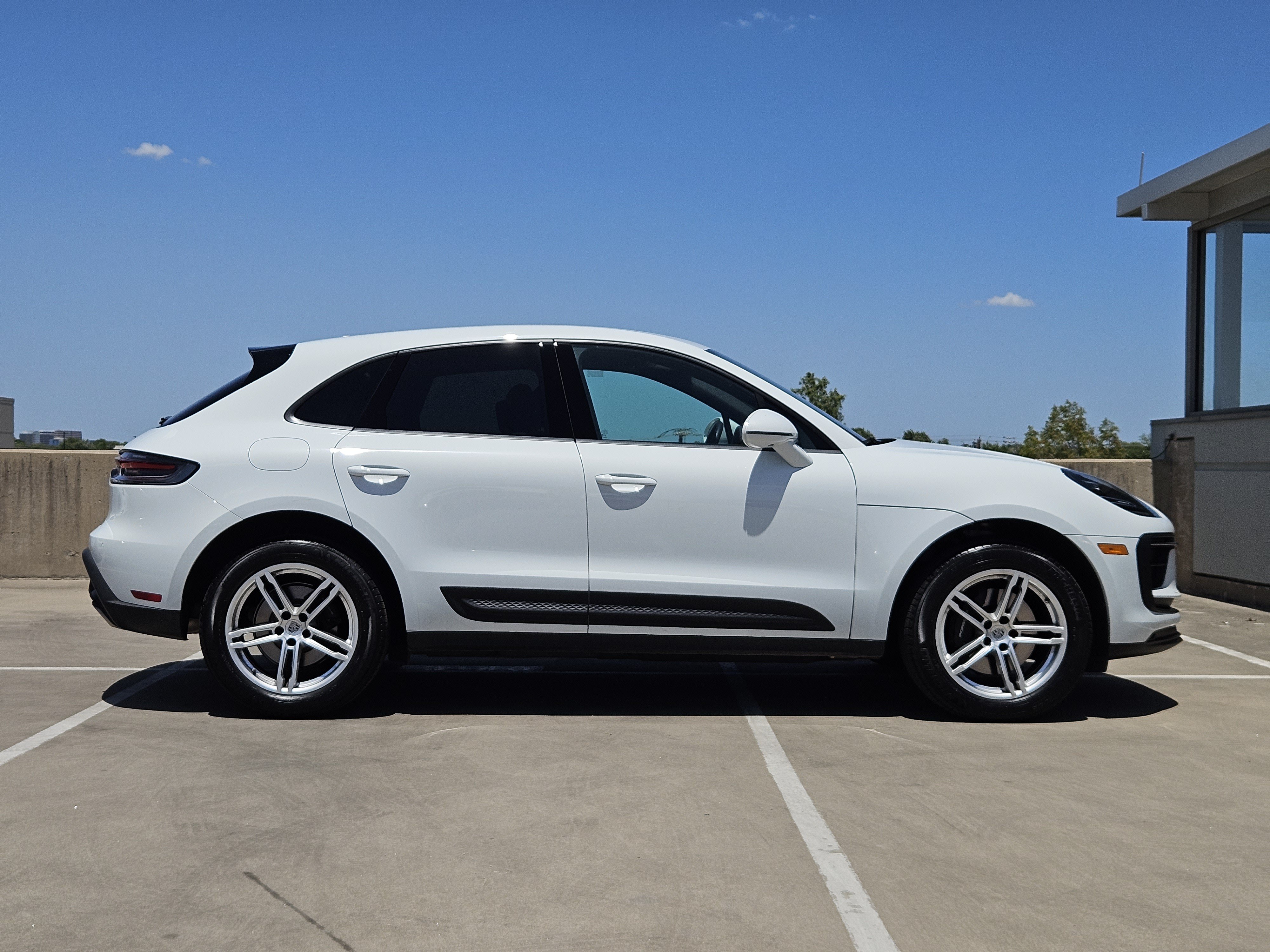 Certified 2026 Porsche Macan AWD/4WD image 9