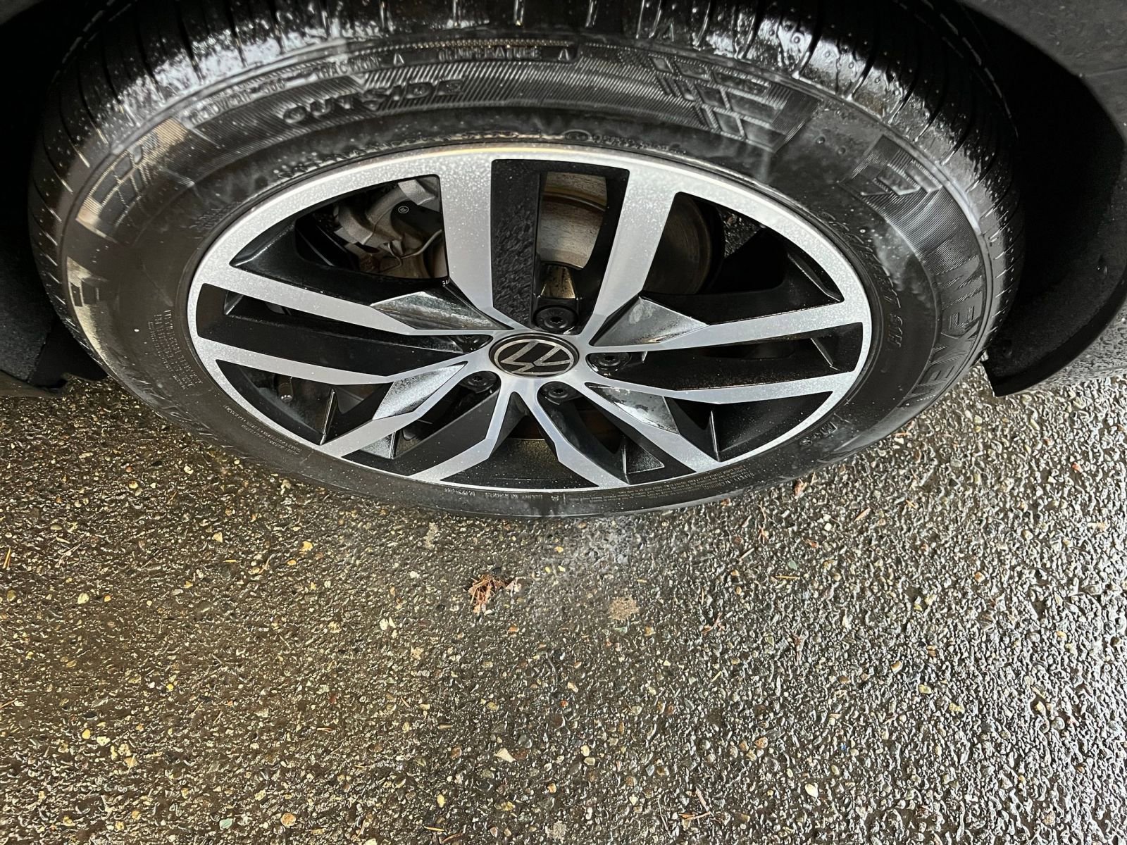 Used 2025 Volkswagen Jetta SE image 30