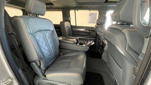 Used 2023 Jeep Grand Wagoneer Series III AWD/4WD image 48