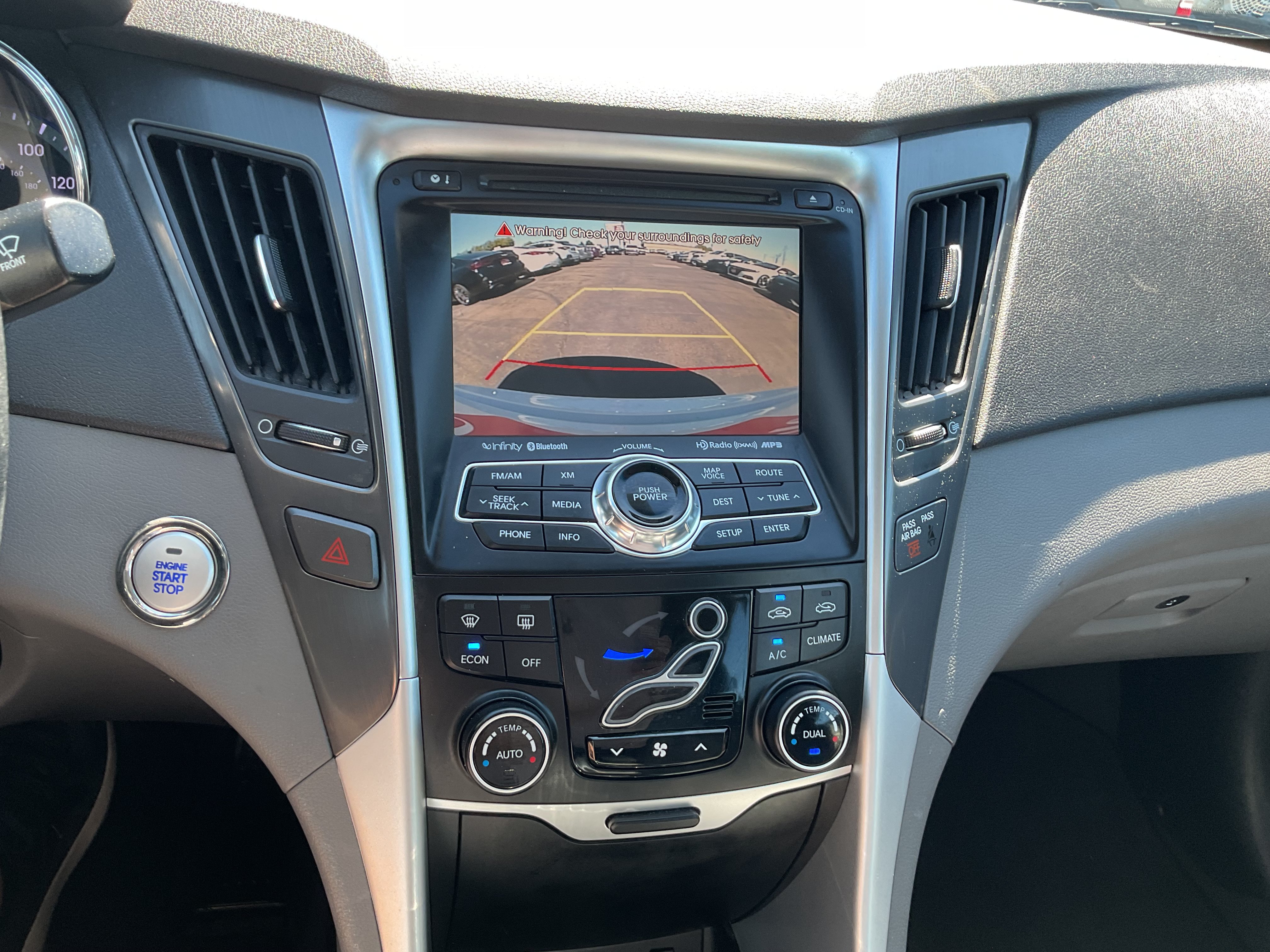 Used 2015 Hyundai Sonata Limited w/ Option Group 02 FWD image 16