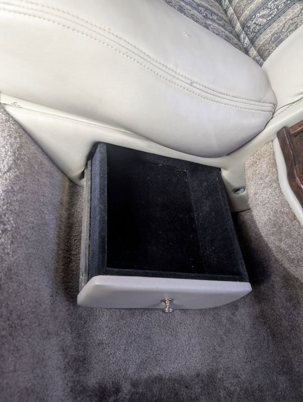 Used 1999 Lincoln Town Car Executive image 39