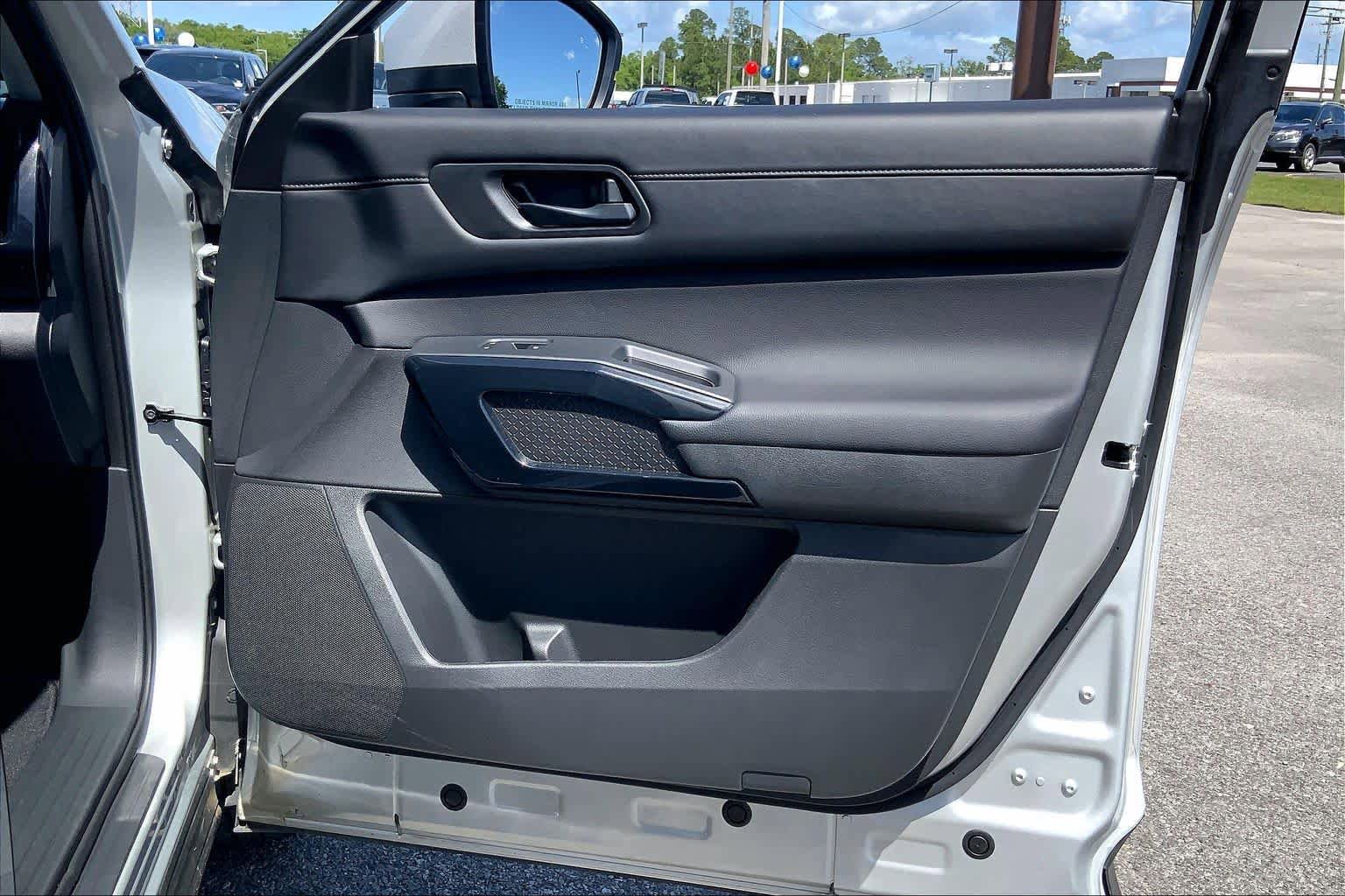 Used 2025 Nissan Pathfinder SV AWD/4WD image 21