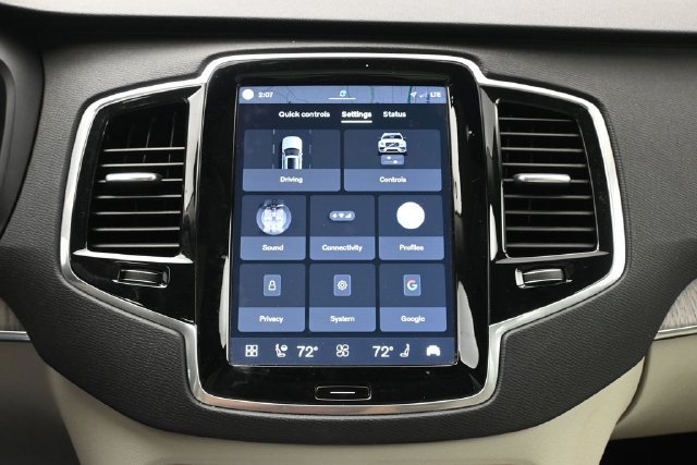 Used 2024 Volvo XC90 B6 Plus w/ Protection Package Premier AWD/4WD image 16