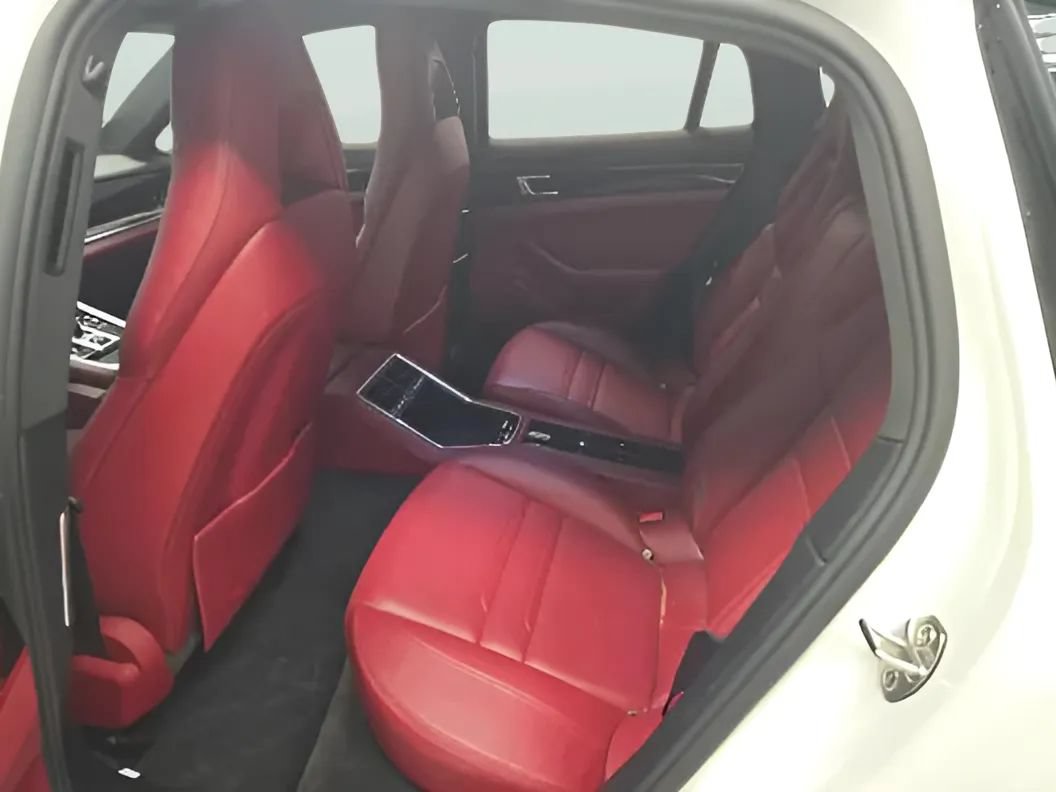 Used 2018 Porsche Panamera 4 AWD/4WD image 9