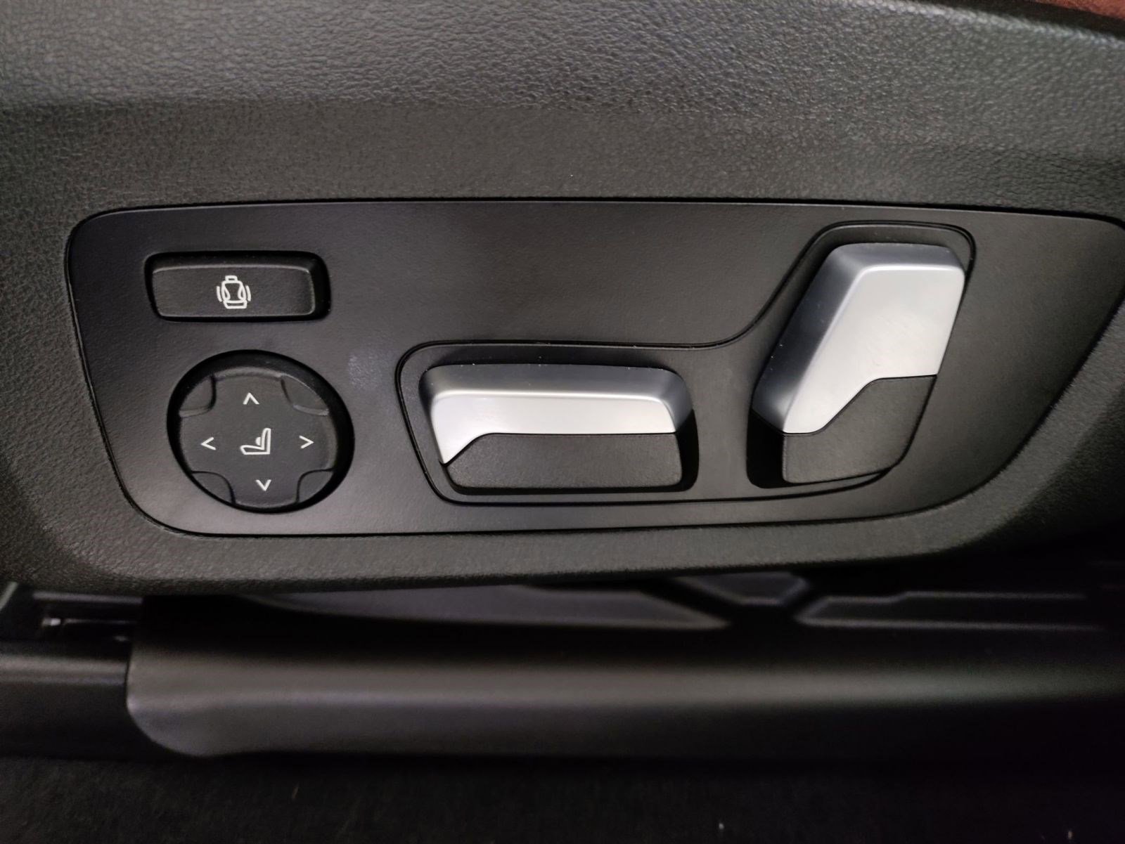 Used 2023 BMW X4 xDrive30i w/ M Sport Package image 13