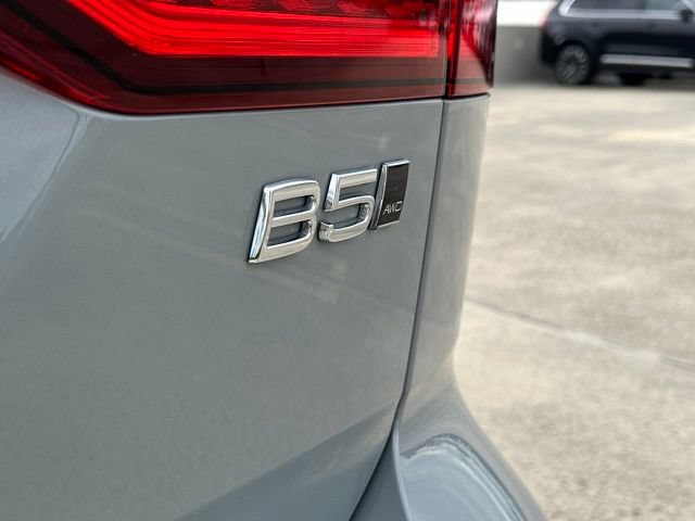 Certified 2024 Volvo V60 B5 Cross Country Ultimate w/ Protection Package Premier AWD/4WD image 38