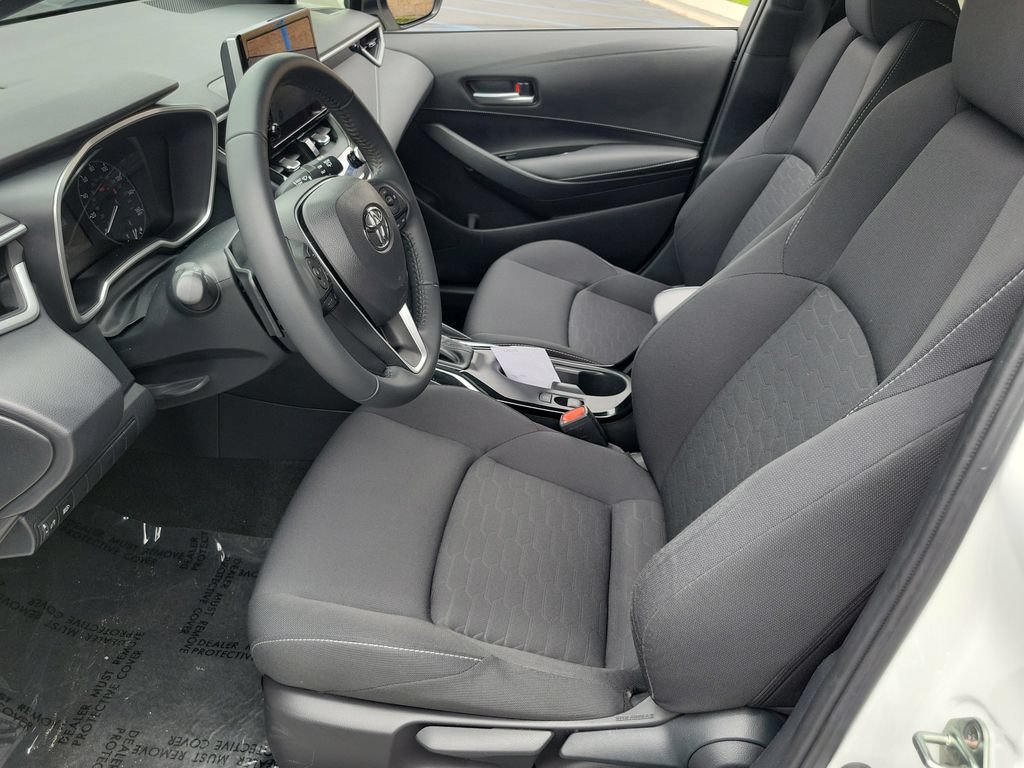 Used 2025 Toyota Corolla SE w/ SE Package FWD image 18