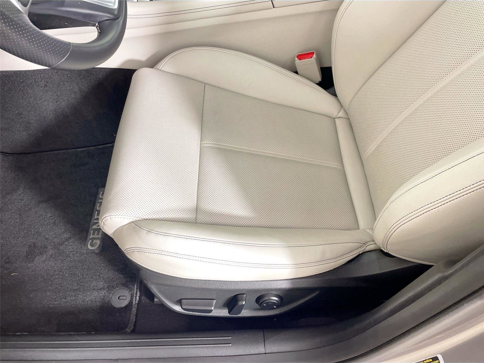 Used 2025 Genesis G70 2.5T image 20