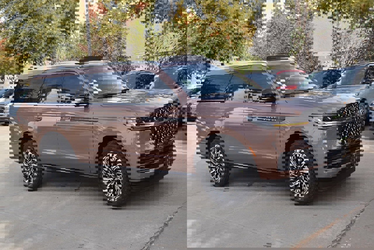 New 2025 Lincoln Navigator L Black Label image 4