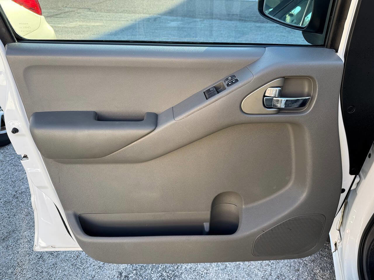 Used 2008 Nissan Frontier SE w/ Power Pkg image 11