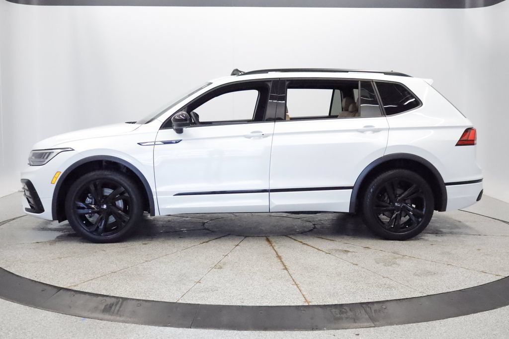 Used 2023 Volkswagen Tiguan SE R-Line FWD image 2