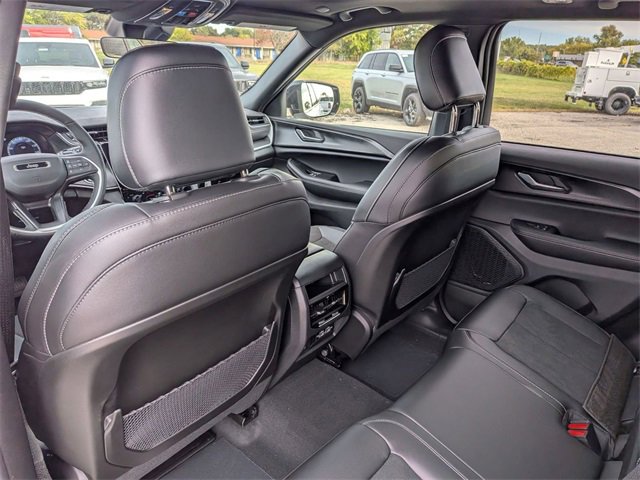 New 2025 Jeep Grand Cherokee Altitude image 26