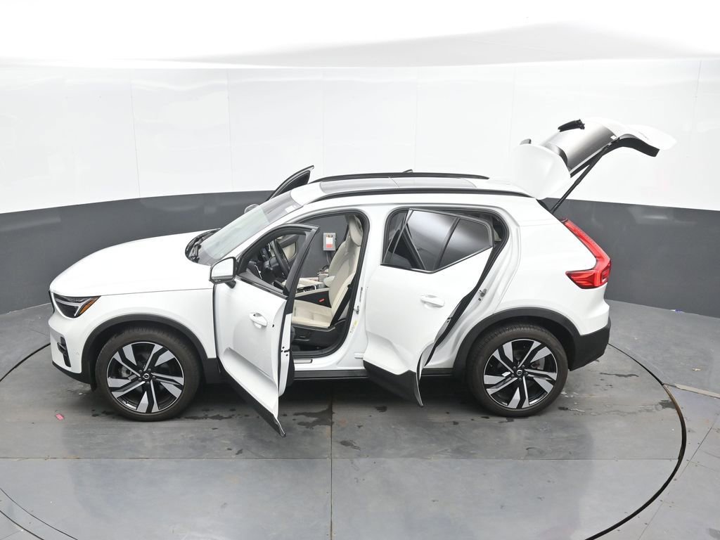 Used 2023 Volvo XC40 B5 Ultimate w/ Protection Package Premier AWD/4WD image 52