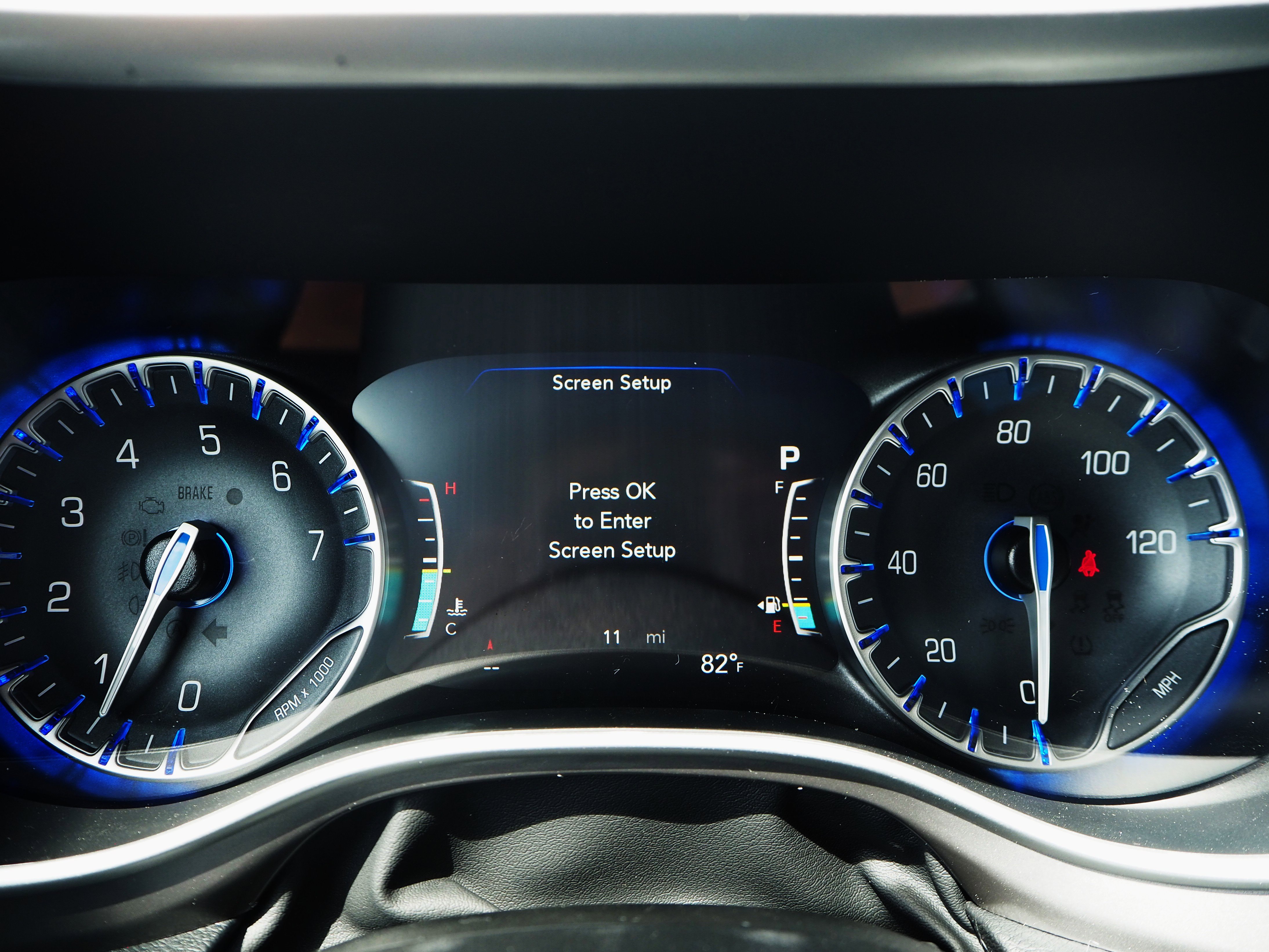 New 2025 Chrysler Pacifica Select w/ Uconnect Theater Family Group FWD image 33