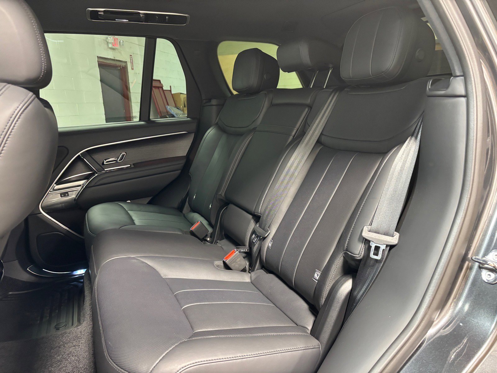 Used 2025 Land Rover Range Rover SE AWD/4WD image 28