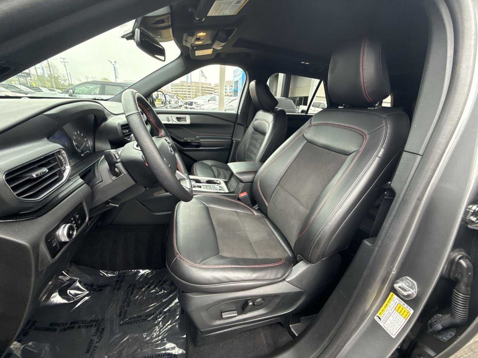 Used 2023 Ford Explorer ST-Line w/ Class IV Trailer Tow Package image 10