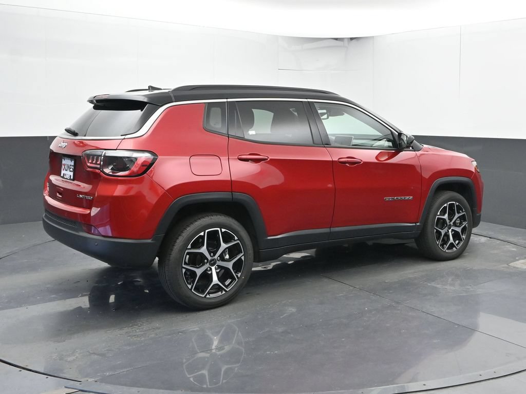 Used 2025 Jeep Compass Limited AWD/4WD image 3