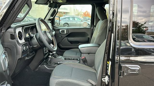 Used 2024 Jeep Wrangler Unlimited w/ Convenience Group image 9