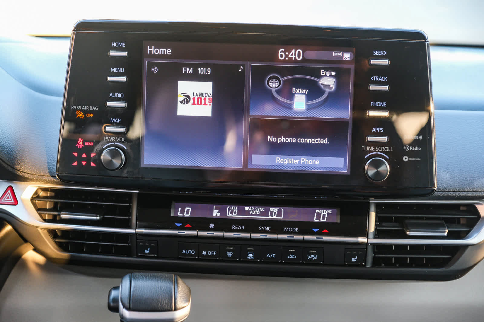 Certified 2024 Toyota Sienna XLE FWD image 15
