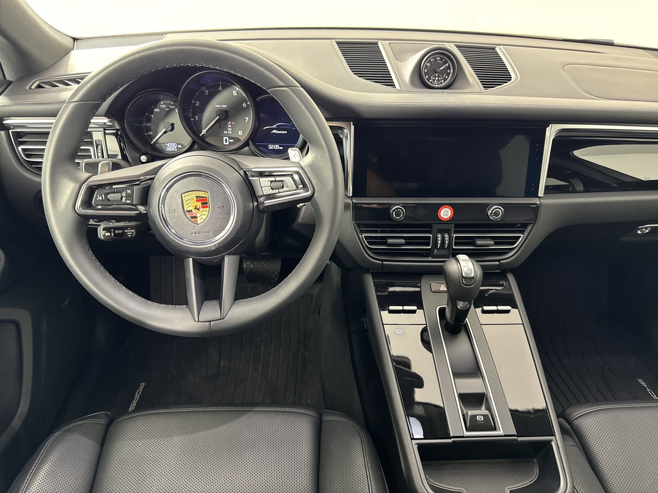 Certified 2025 Porsche Macan image 27