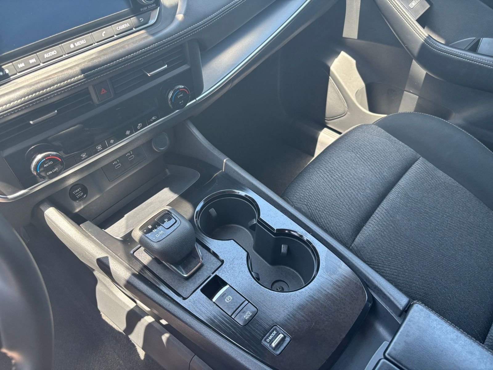 Used 2025 Nissan Rogue SV FWD image 43