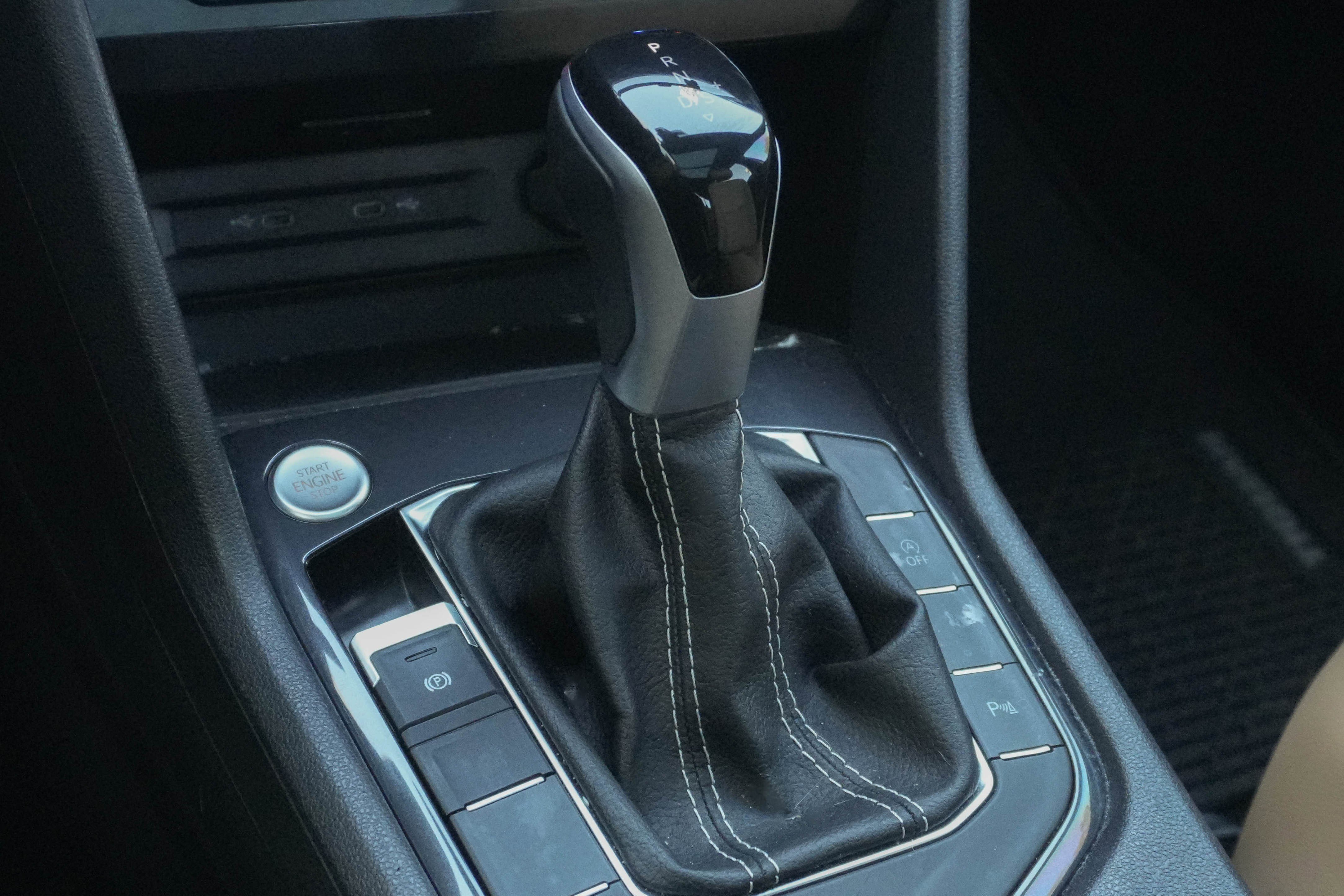 Used 2024 Volkswagen Tiguan SE R-Line image 22