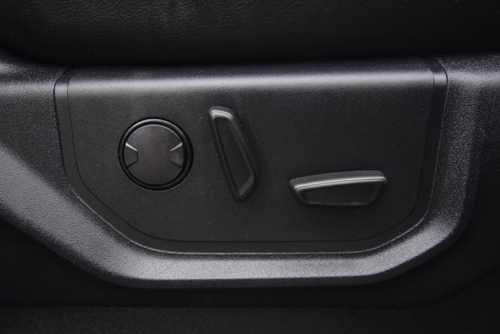 Used 2019 Ford F150 Lariat w/ Equipment Group 502A Luxury AWD/4WD image 30