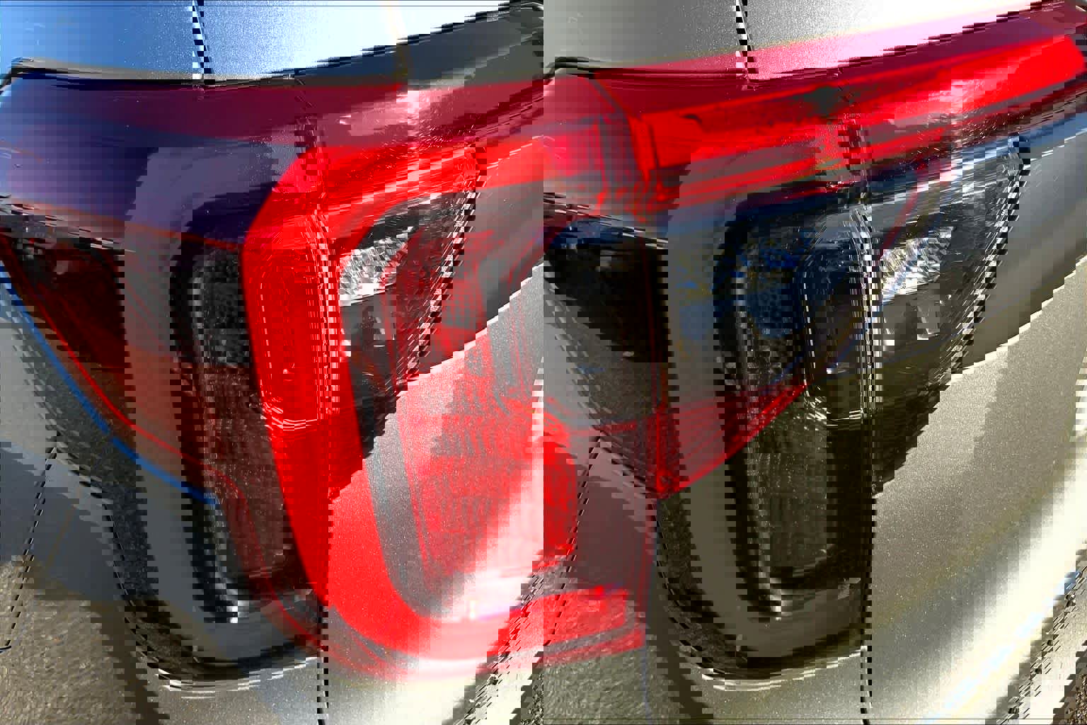 Used 2023 GMC Acadia AT4 w/ Technology Package image 27