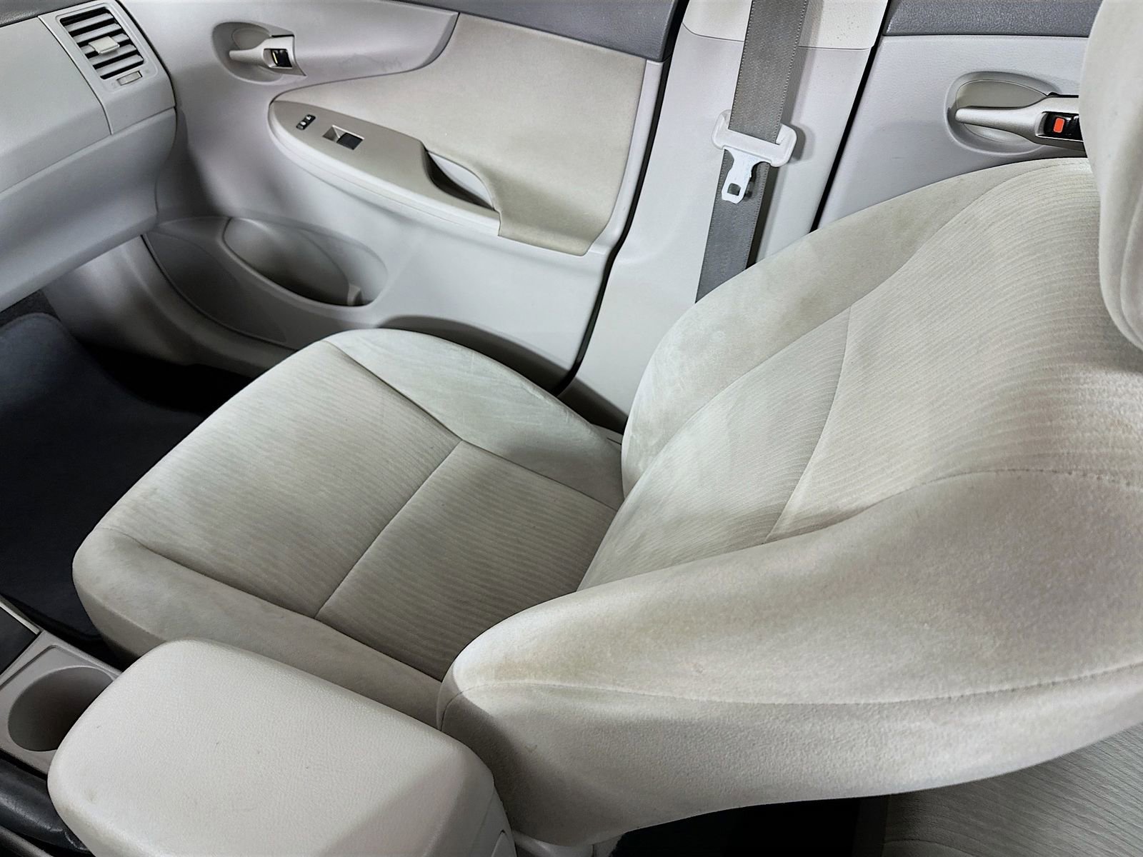 Used 2010 Toyota Corolla LE image 21